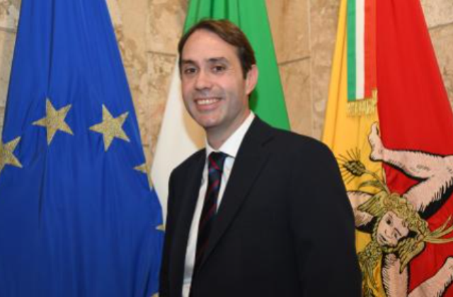 L'assessore Luca Sammartino giura all'Ars: «Ripartiamo dalle emergenze e dalle riforme»